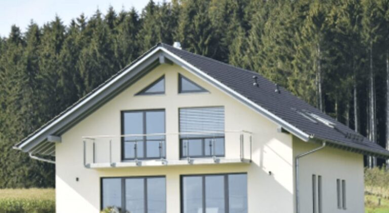 Einfamilienhaus am Waldrand mit Satteldach